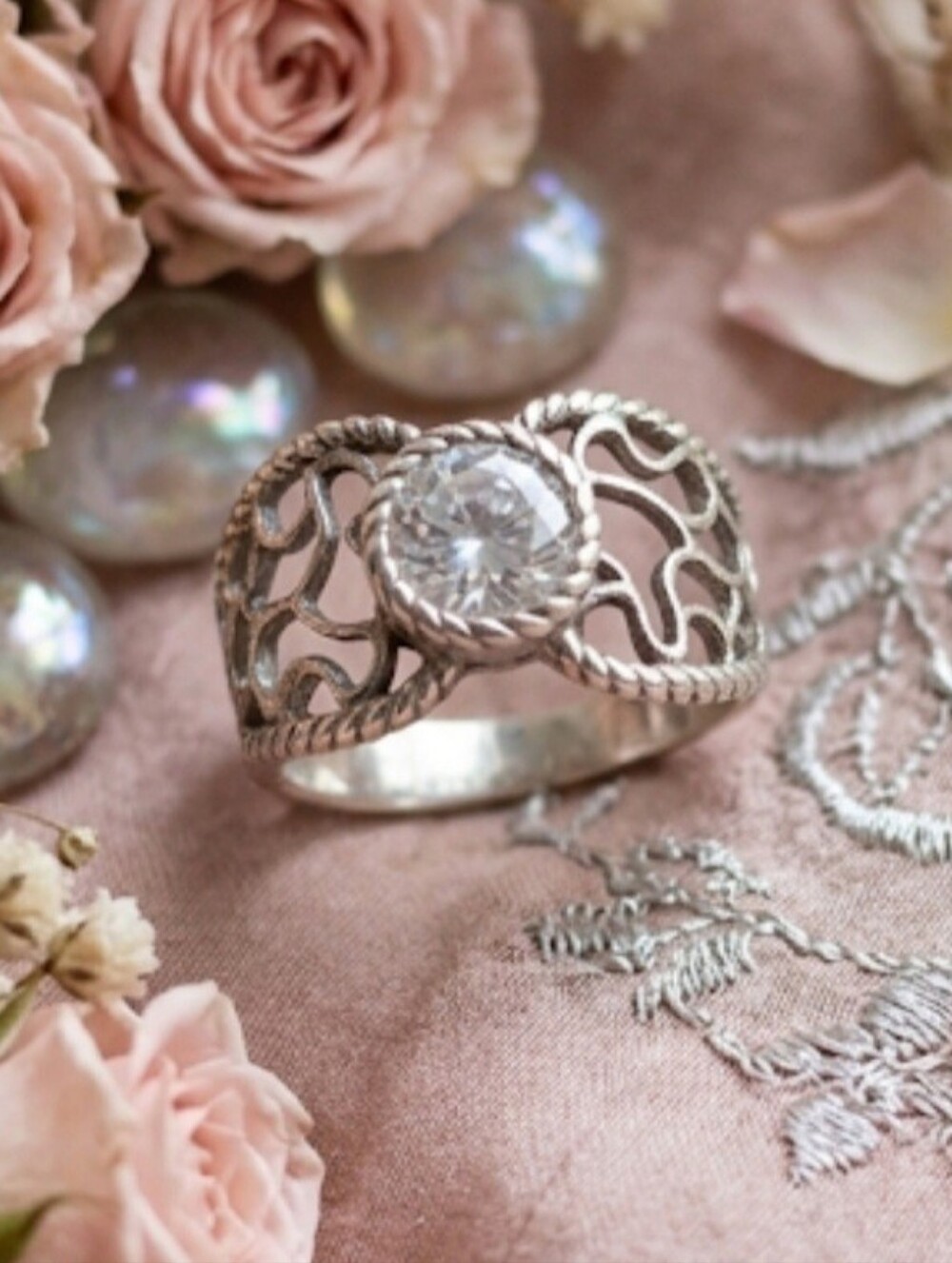925 Sterling Silver Delicate Filigree Vintage Sz 7